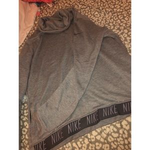 NIKE FLEECE FUNNEL NECK